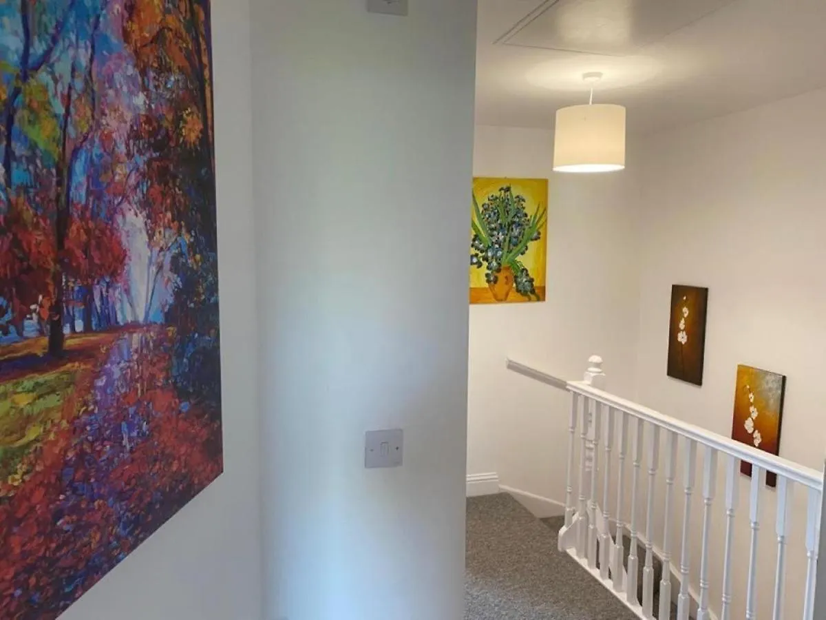 Warm & Cosy Homely 4 Bdr Chesterton House W High Speed Wifi, Big Garden & Free Parking كامبريدج بيت للعطل
