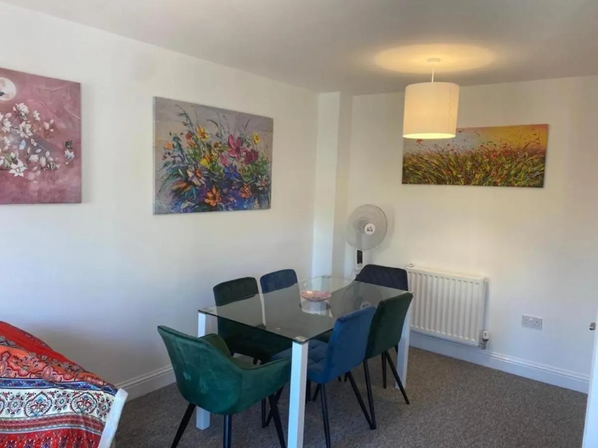 Warm & Cosy Homely 4 Bdr Chesterton House W High Speed Wifi, Big Garden & Free Parking Cambridge  0*, Cambridge (Cambridgeshire) United Kingdom