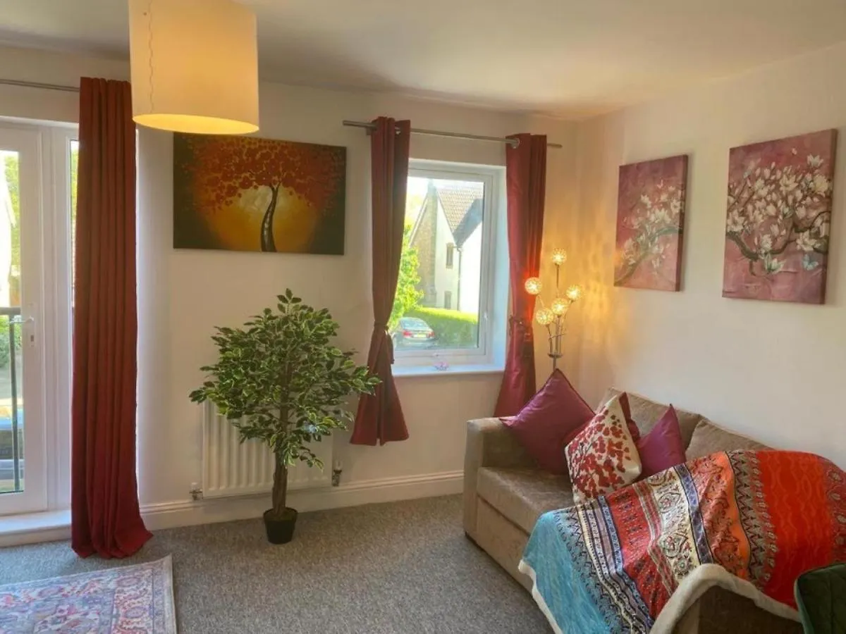 Warm & Cosy Homely 4 Bdr Chesterton House W High Speed Wifi, Big Garden & Free Parking Cambridge  United Kingdom