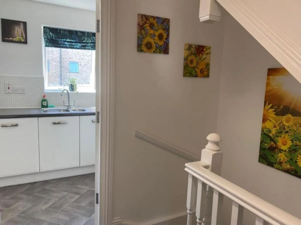 Warm & Cosy Homely 4 Bdr Chesterton House W High Speed Wifi, Big Garden & Free Parking Cambridge  Cambridge (Cambridgeshire)