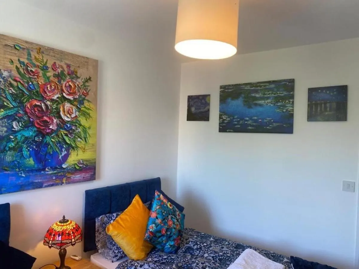 Warm & Cosy Homely 4 Bdr Chesterton House W High Speed Wifi, Big Garden & Free Parking Cambridge  United Kingdom