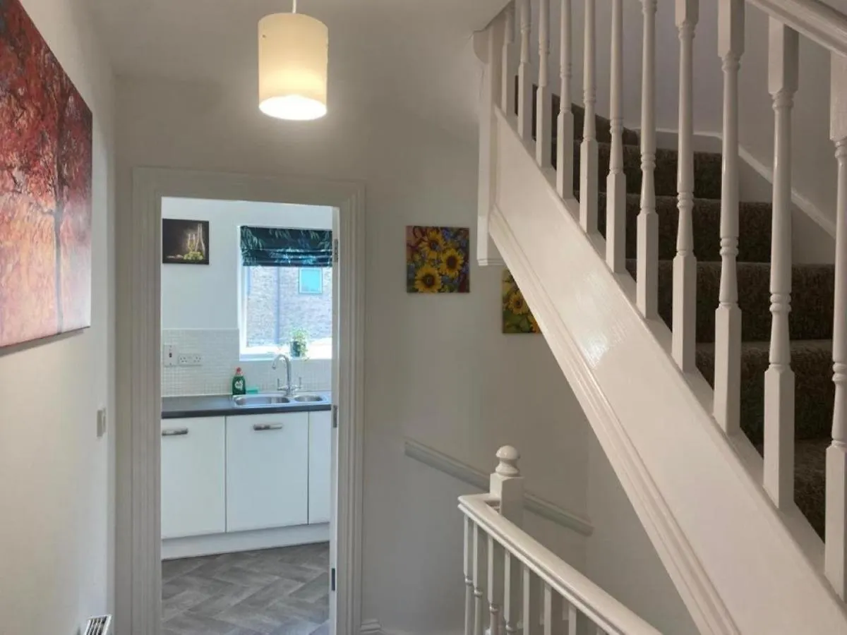 Warm & Cosy Homely 4 Bdr Chesterton House W High Speed Wifi, Big Garden & Free Parking Cambridge  United Kingdom