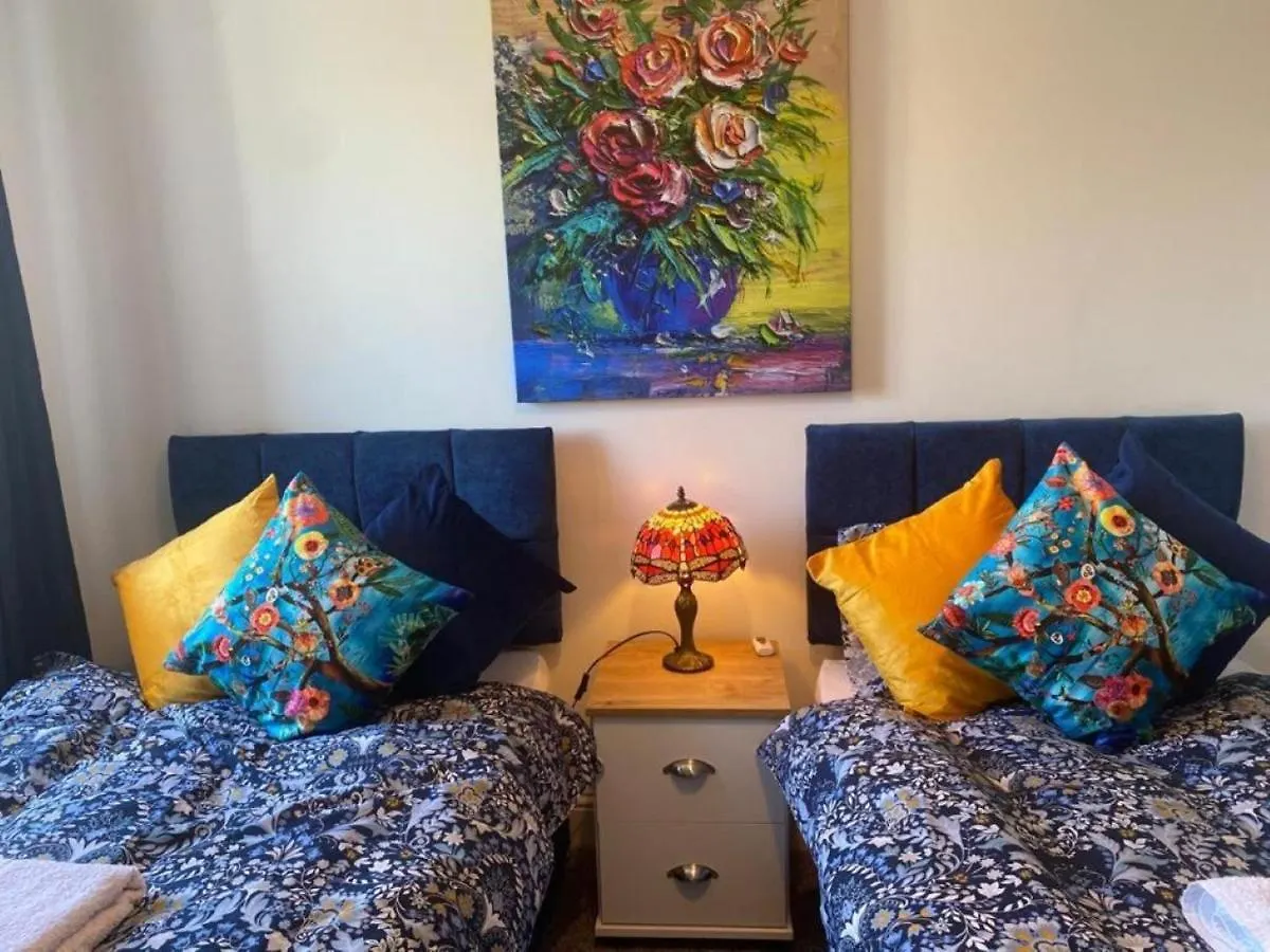 Holiday home Warm & Cosy Homely 4 Bdr Chesterton House W High Speed Wifi, Big Garden & Free Parking Cambridge