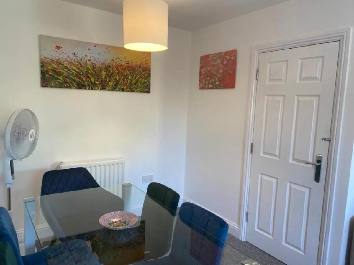 Warm & Cosy Homely 4 Bdr Chesterton House W High Speed Wifi, Big Garden & Free Parking Cambridge  0*, Cambridge (Cambridgeshire)