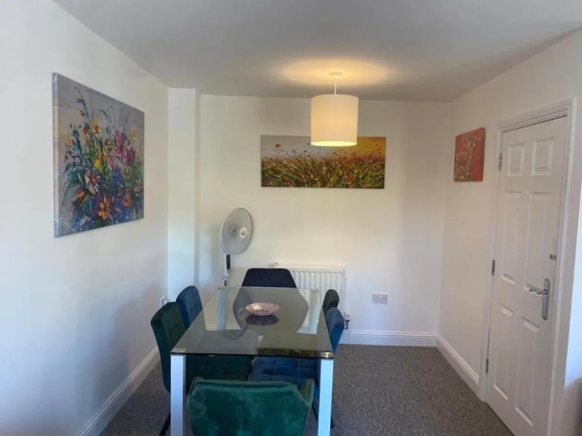 Warm & Cosy Homely 4 Bdr Chesterton House W High Speed Wifi, Big Garden & Free Parking Cambridge  Holiday home Cambridge (Cambridgeshire)