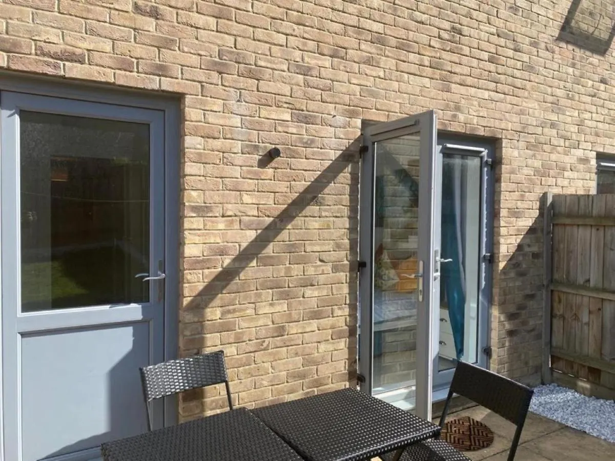 Warm & Cosy Homely 4 Bdr Chesterton House W High Speed Wifi, Big Garden & Free Parking Cambridge  Holiday home Cambridge (Cambridgeshire)