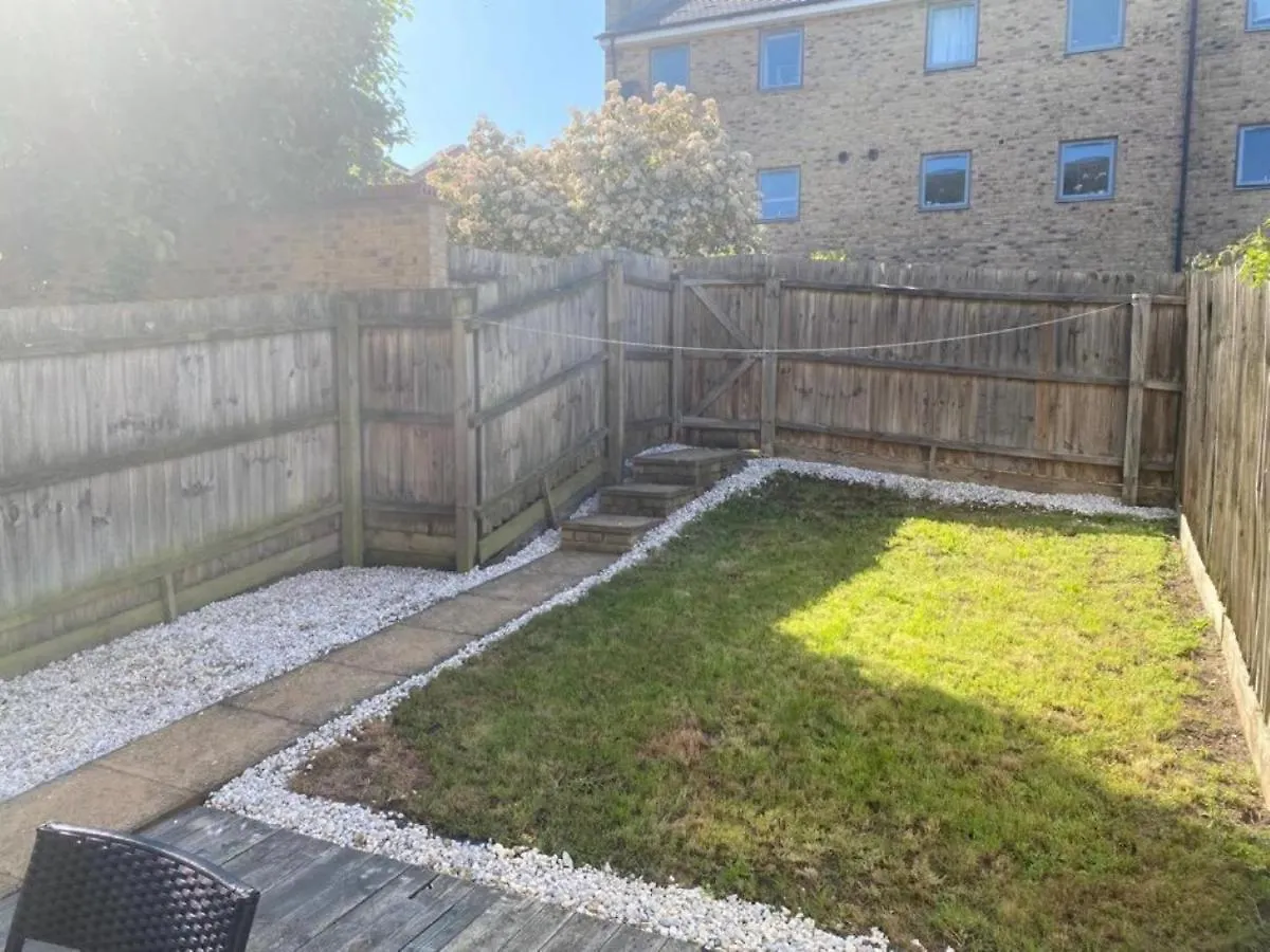 Warm & Cosy Homely 4 Bdr Chesterton House W High Speed Wifi, Big Garden & Free Parking Cambridge  0*, Cambridge (Cambridgeshire)